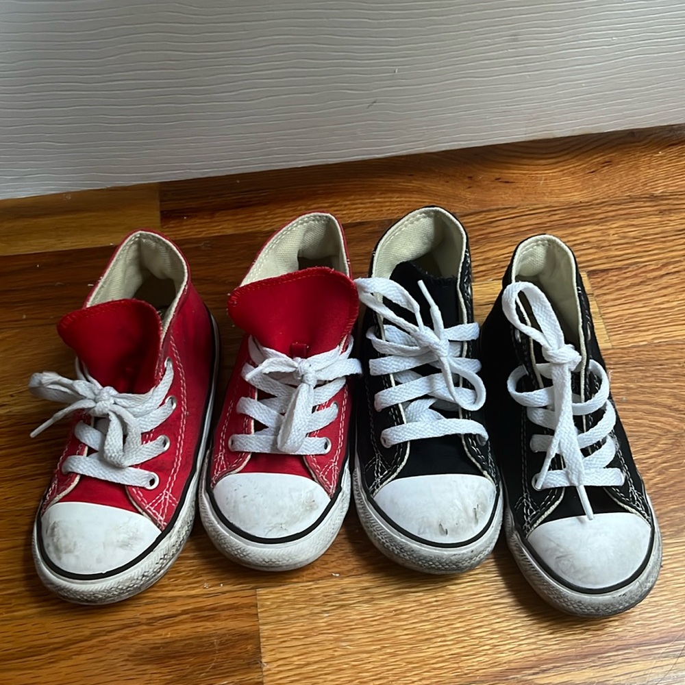 Two pair of converses, both 9C, red and white and black and white